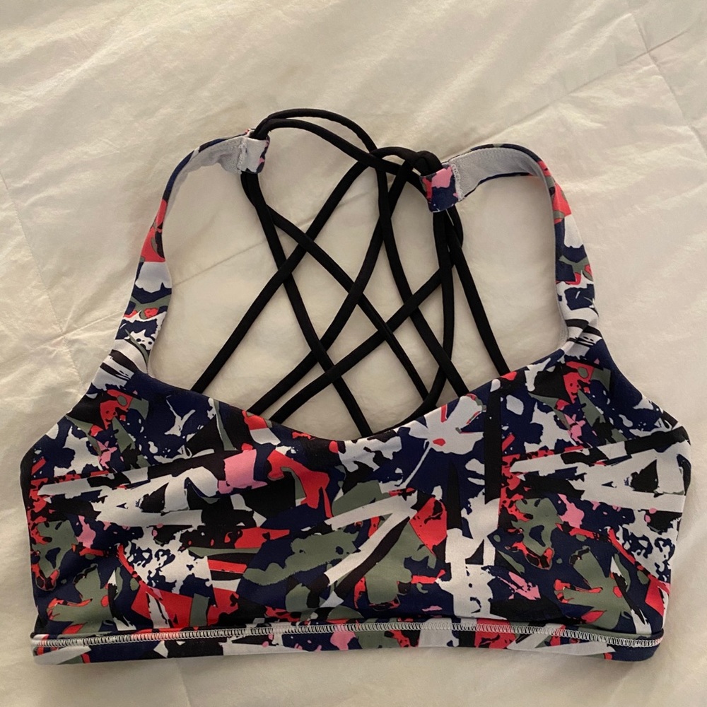 LuluLemon Free to be Wild Sports Bra - Size 6